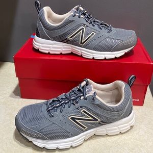 New Balance Women’s 430 Running Sneakers. Size 7D